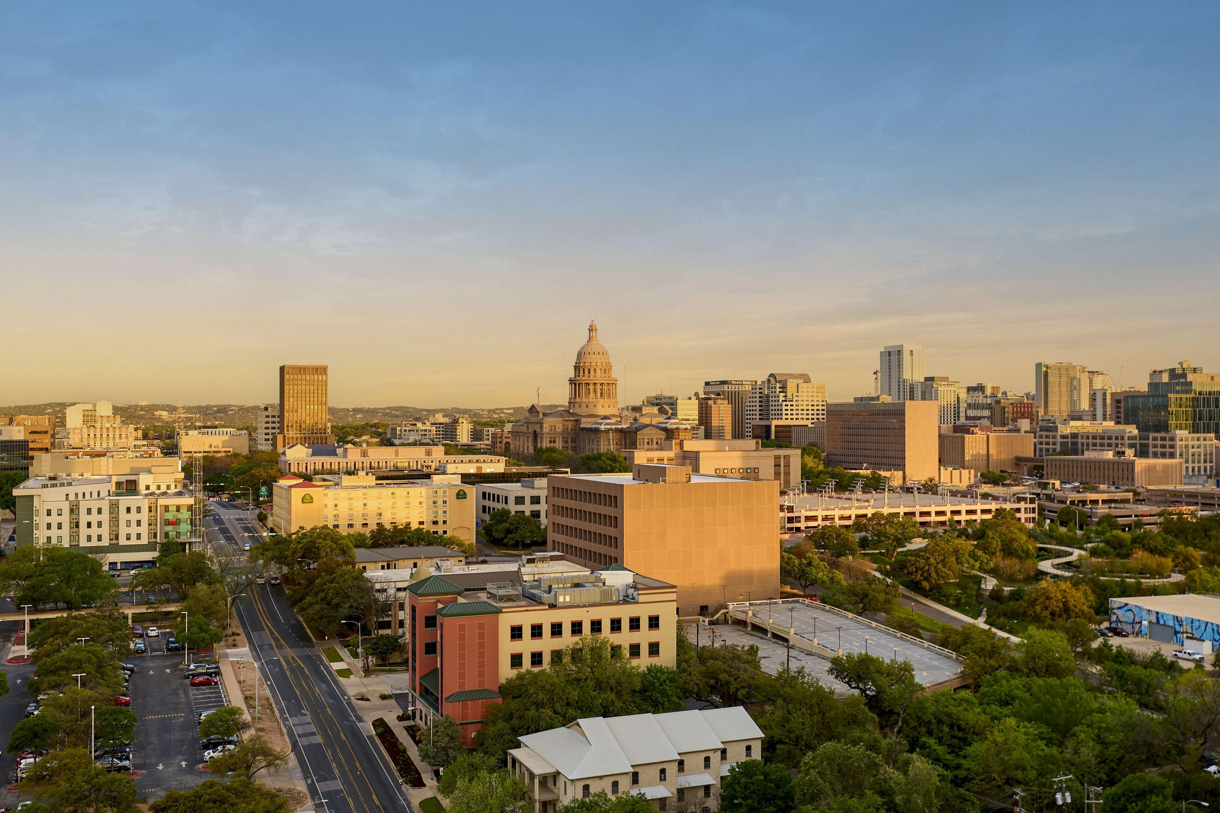 Downright Austin, A Renaissance Hotel Екстериор снимка