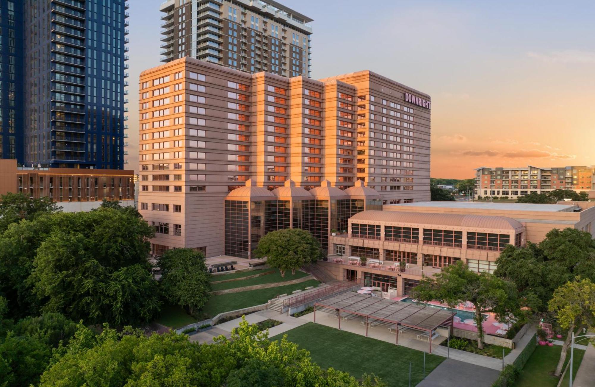 Downright Austin, A Renaissance Hotel Екстериор снимка