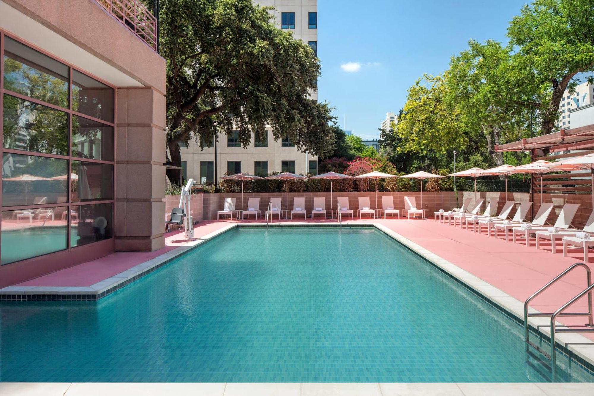 Downright Austin, A Renaissance Hotel Екстериор снимка