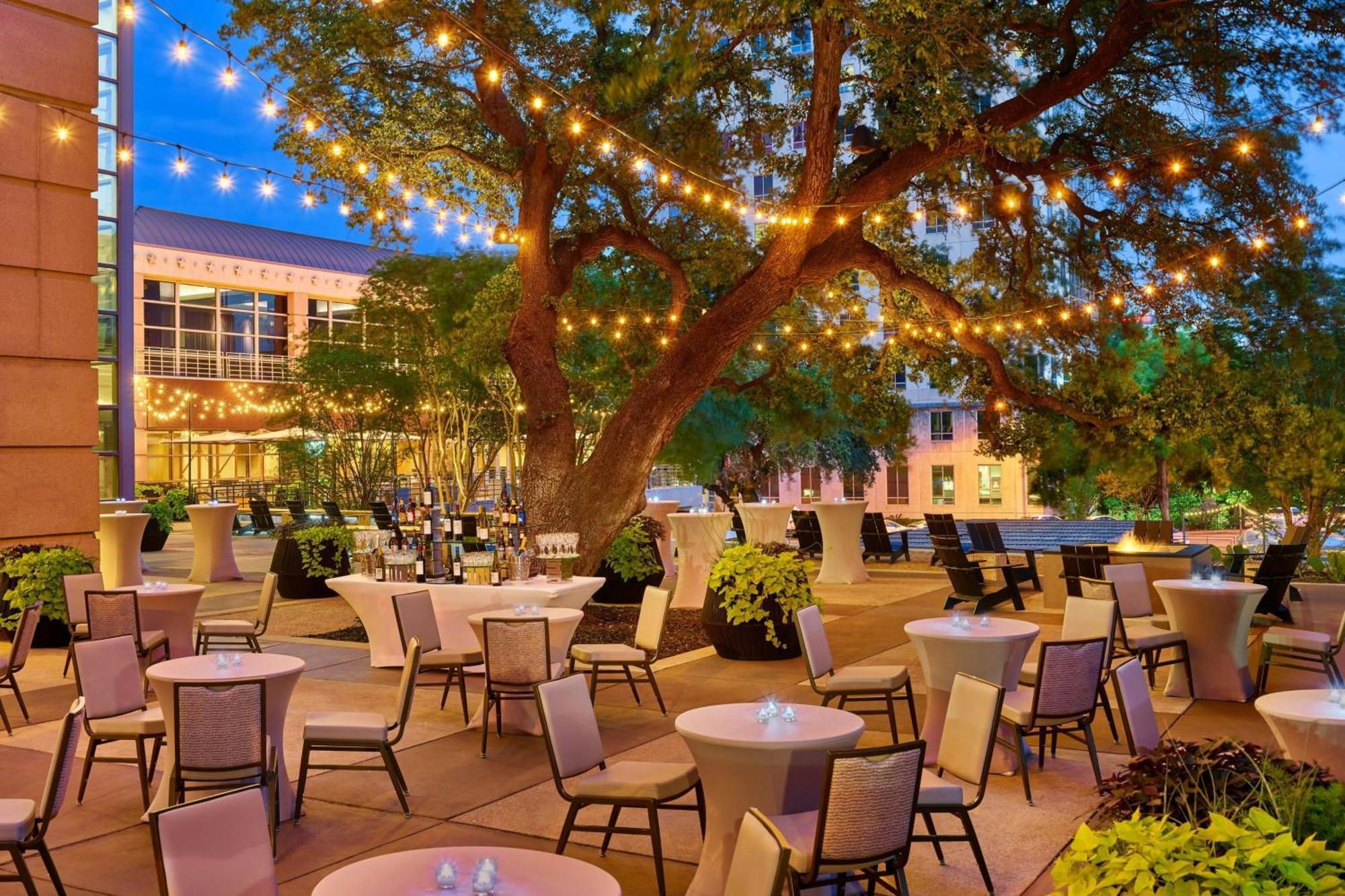 Downright Austin, A Renaissance Hotel Екстериор снимка